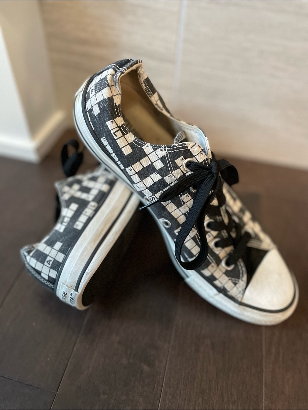 Converse Low Top Black & White Crossword Sneakers Men 8 Women 10